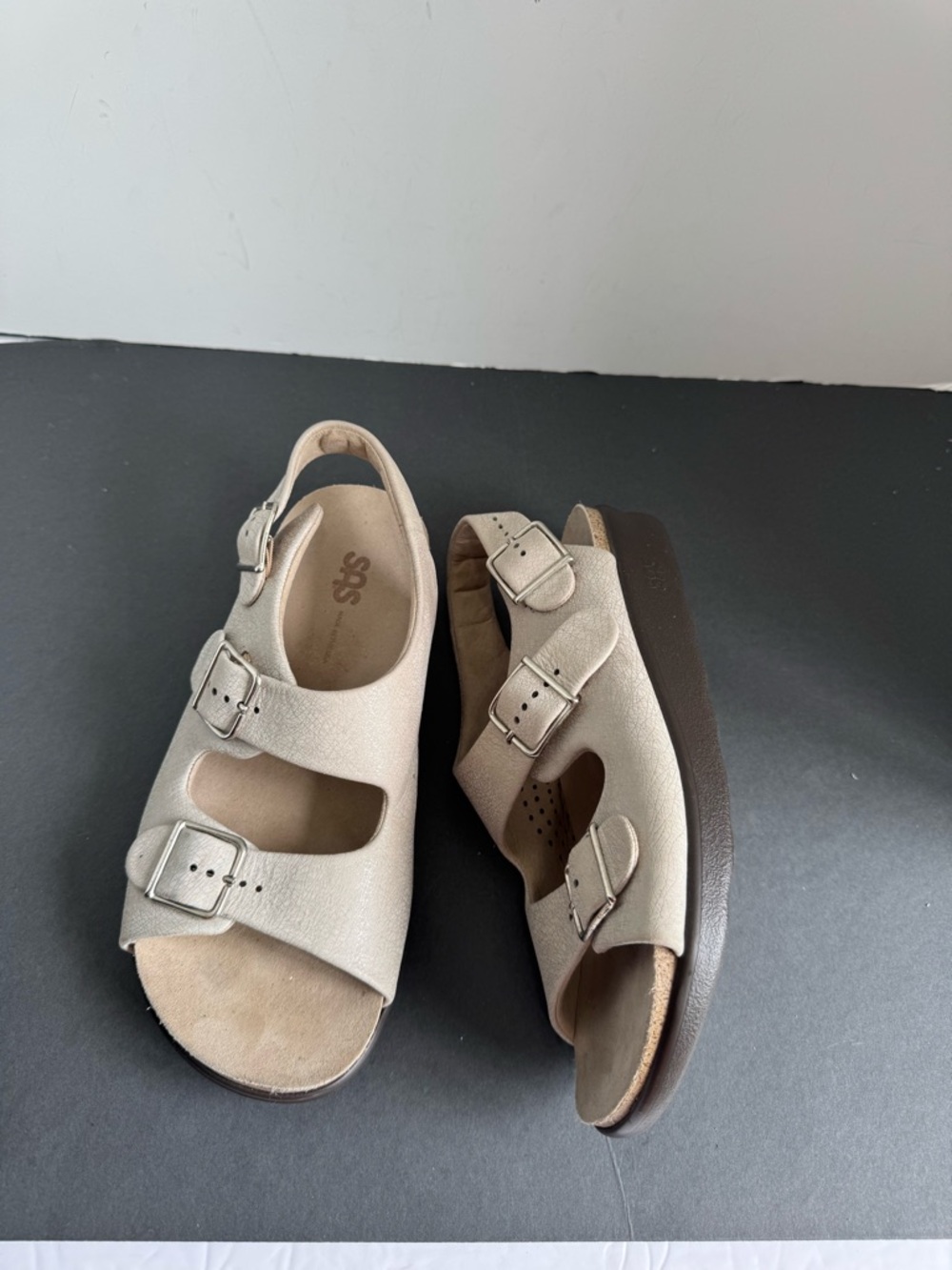 SAS Relaxed Printed Leather Buckle Strap Sandals. Size 8.5W - Picture 13 of 16